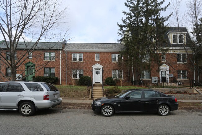 1814 C St Se in Washington, DC - Building Photo - Building Photo
