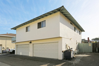 16571 Delton Cir in Huntington Beach, CA - Building Photo - Building Photo