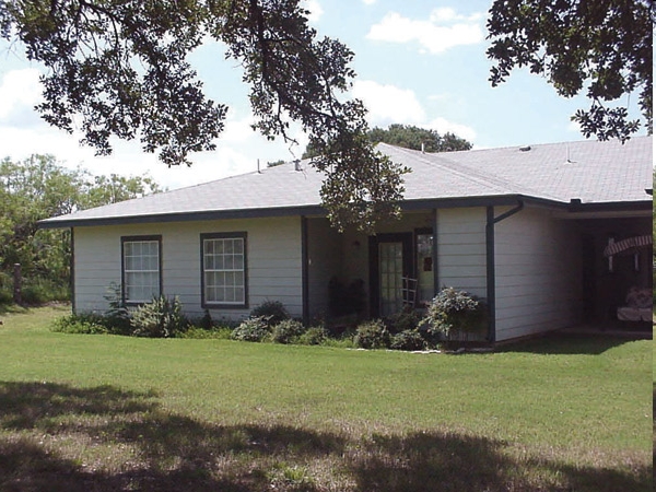 Oaks at Winding Way in Gonzales, TX - Foto de edificio