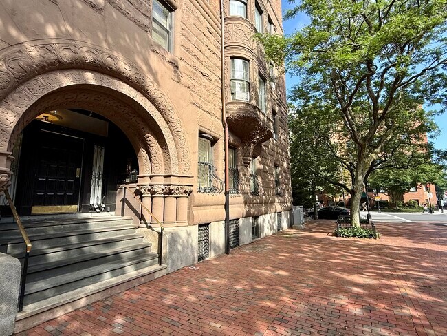 330 Dartmouth St, Unit 1B in Boston, MA - Building Photo - Building Photo