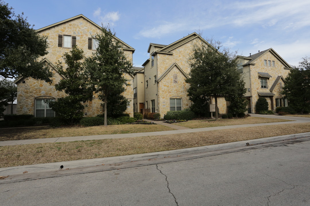 Residential Condos in Dallas, TX - Building Photo