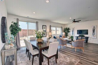 5056 Lyrical Wy in Roseville, CA - Building Photo - Building Photo