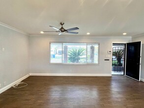 5892 Chinook Dr in Huntington Beach, CA - Building Photo - Building Photo