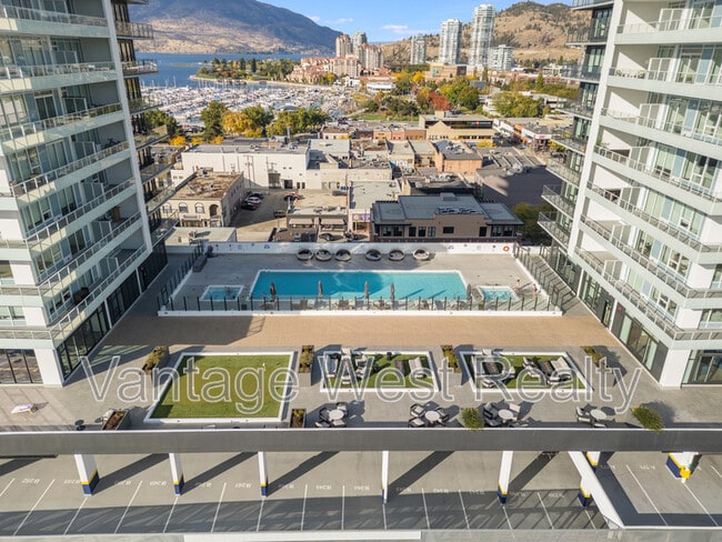 238 Leon Ave in Kelowna, BC - Building Photo - Building Photo