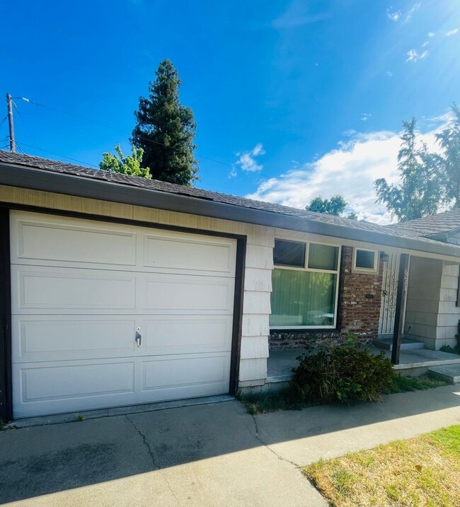 6015-6015Sandlin Sandlin Way in Sacramento, CA - Building Photo - Building Photo