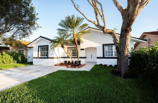 13541 SW 182nd St in Miami, FL - Building Photo - Building Photo