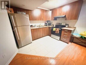 55 Peachleaf Crescent in Brampton, ON - Building Photo - Building Photo