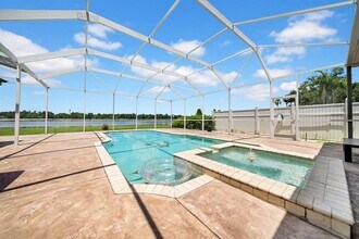 5516 Winding Brook Ln in Valrico, FL - Building Photo - Building Photo