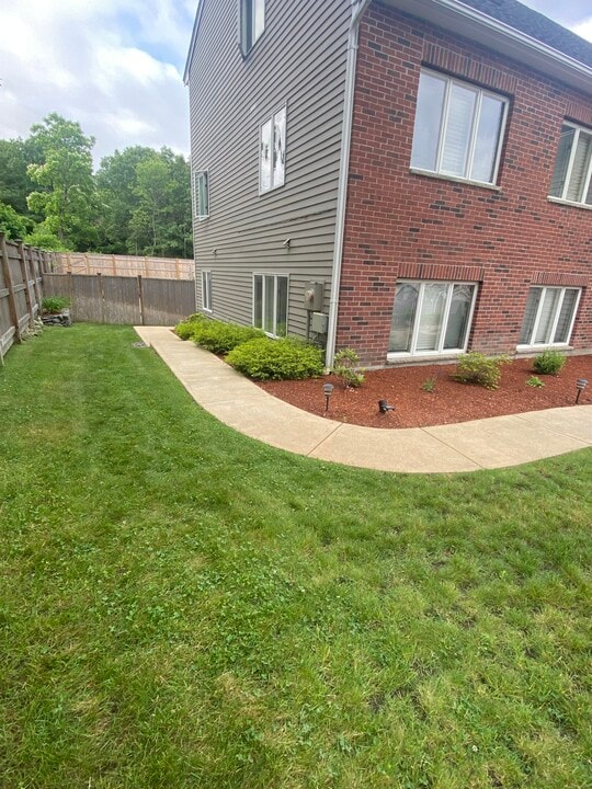 1 Driftwood Dr, Unit 1 in Woburn, MA - Building Photo