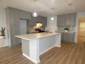 8215 Canyon St in Houston, TX - Building Photo - Building Photo