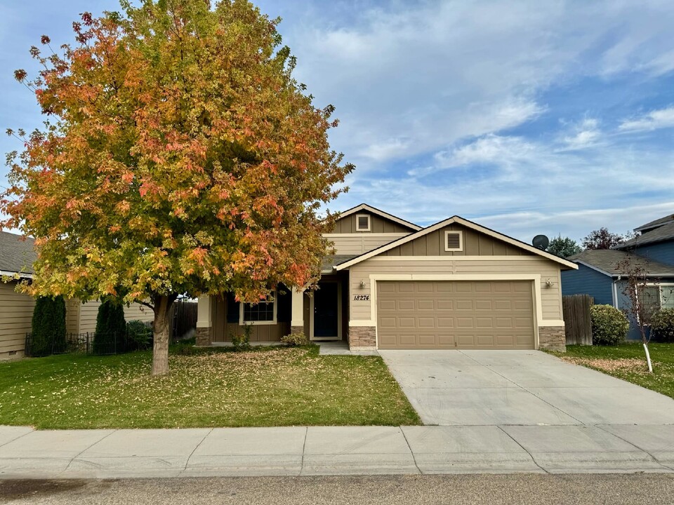 18274 Harvester Ave in Nampa, ID - Building Photo