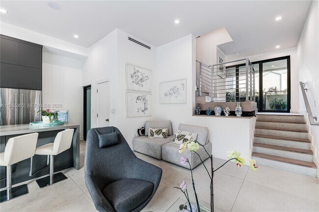 640 Fernwood Rd in Key Biscayne, FL - Building Photo - Building Photo