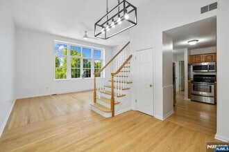 32 Smith Ave, Unit 2F in Fair Lawn, NJ - Building Photo - Building Photo