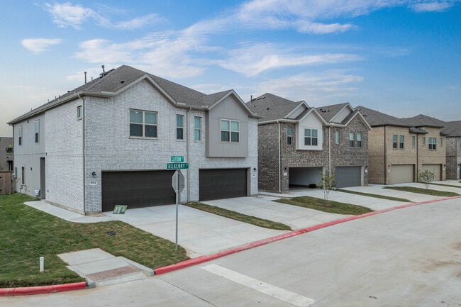 Balcara at Meridiana in Rosharon, TX - Foto de edificio - Building Photo