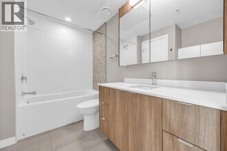 610 Brantford St in New Westminster, BC - Building Photo - Building Photo