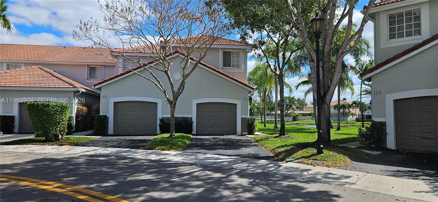 3686 San Simeon Cir in Weston, FL - Building Photo