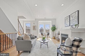 21 Q St NW in Washington, DC - Building Photo - Building Photo