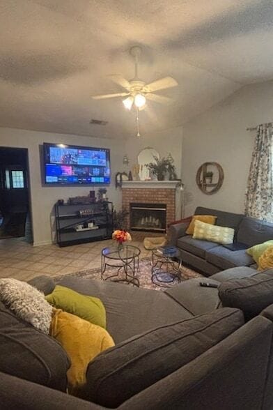 1989 Gina Dr in Tallahassee, FL - Foto de edificio - Building Photo