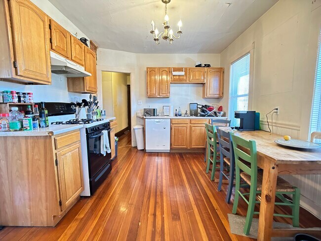 31 Turner St, Unit 2