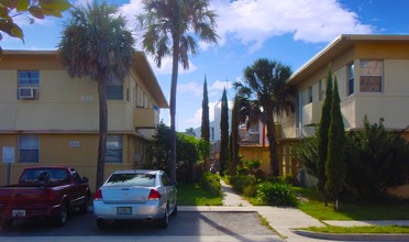 820-828 2nd St N in Jacksonville Beach, FL - Building Photo - Building Photo