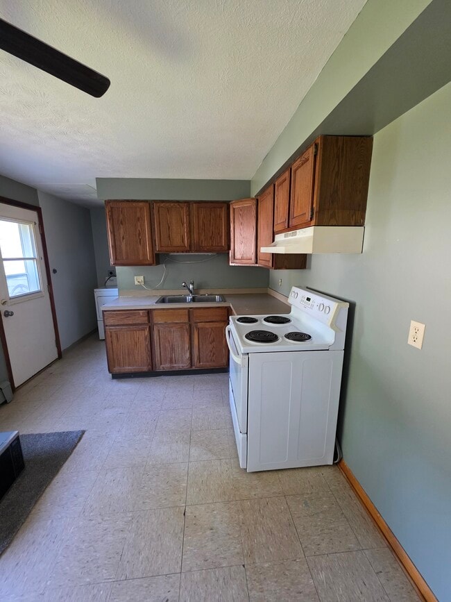 734 Purdue Ave in Elyria, OH - Building Photo - Building Photo