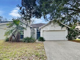 2315 Kenwick Dr in Valrico, FL - Building Photo