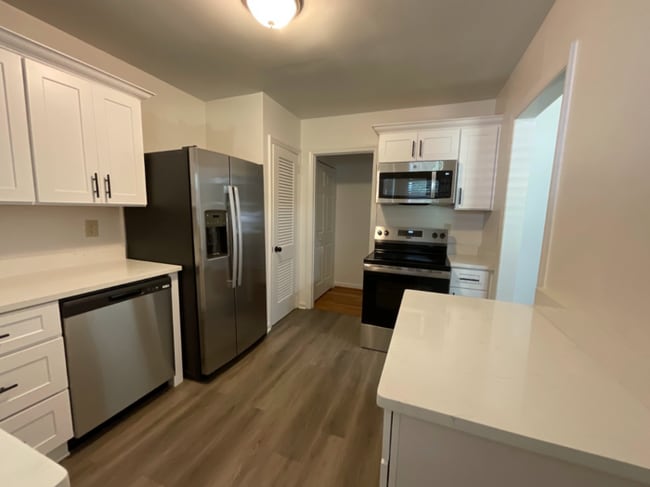 911 Lindbergh Drive NE in Atlanta, GA - Building Photo - Building Photo