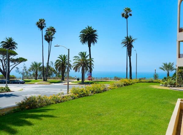 311 Ocean Ave in Santa Monica, CA - Building Photo