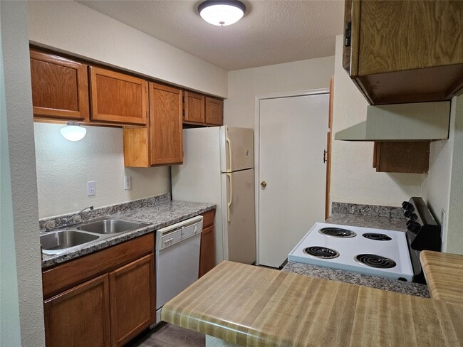 property at 7400 Bellerive Dr