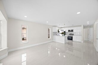 5664 Boynton Cres in Boynton Beach, FL - Foto de edificio - Building Photo