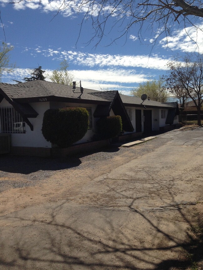 16109 Spruce St in Hesperia, CA - Building Photo - Building Photo