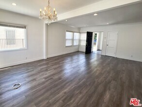 926 S Holt Ave in Los Angeles, CA - Building Photo - Building Photo