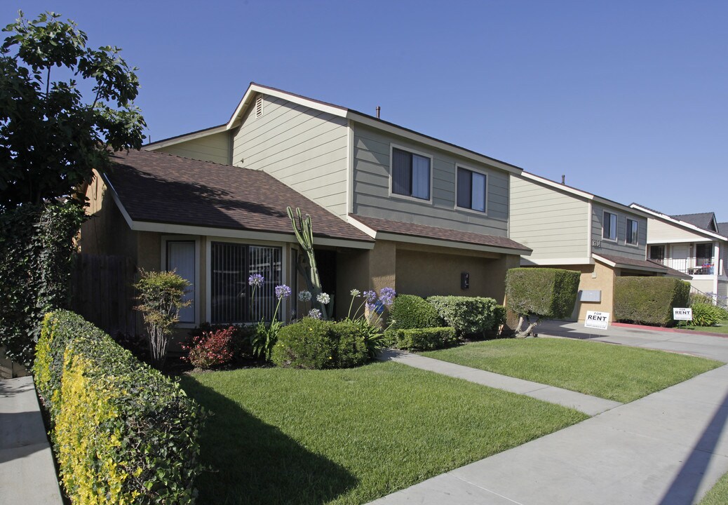 1214 W Diamond St in Anaheim, CA - Building Photo