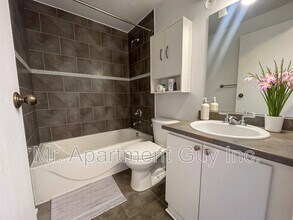 55 Green Valley Dr in Kitchener, ON - Building Photo - Building Photo