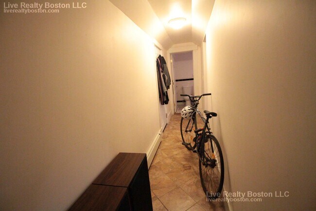 11 Saint Lukes Rd, Unit B photo'