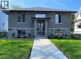 363 Curry Ave in Windsor, ON - Building Photo