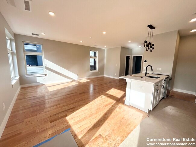 16 Baker Ct, Unit 4 in Boston, MA - Building Photo - Building Photo