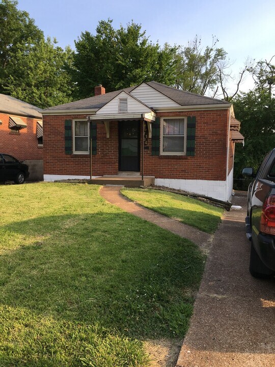 7134 Theodore Ave in Jennings, MO - Building Photo