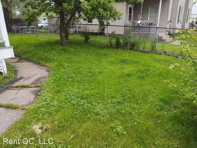 201 S Howell St in Davenport, IA - Building Photo - Building Photo