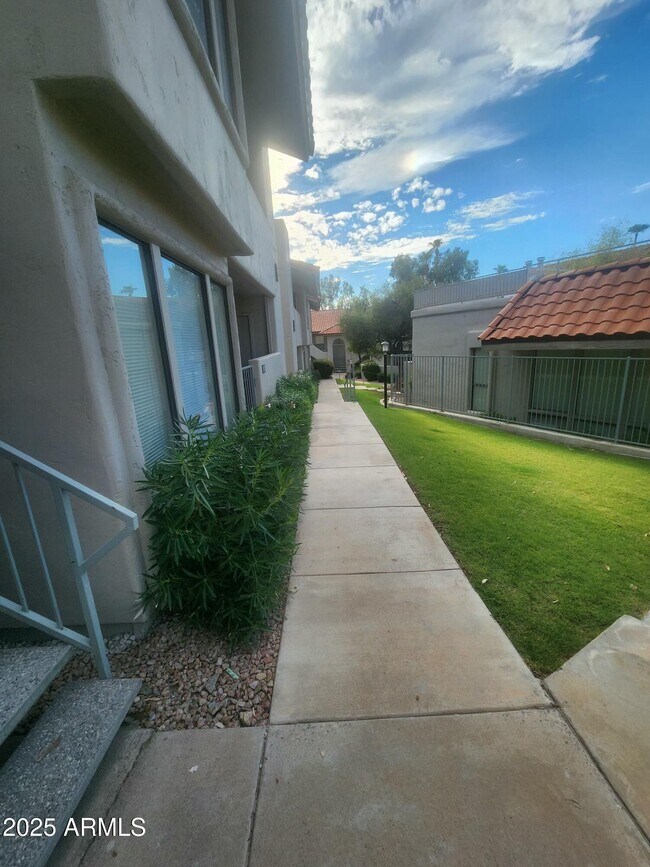 1820 E Morten Ave in Phoenix, AZ - Building Photo - Building Photo