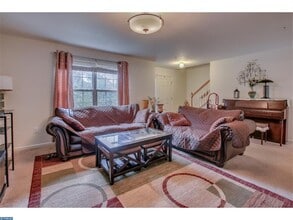 407 Hosta Ct in Warrington, PA - Foto de edificio - Building Photo