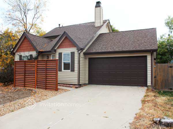 17334 E Wagontrail Pkwy in Aurora, CO - Foto de edificio