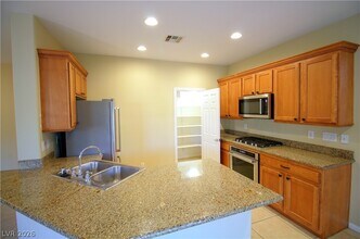 9519 Knopfler Ln in Las Vegas, NV - Building Photo - Building Photo