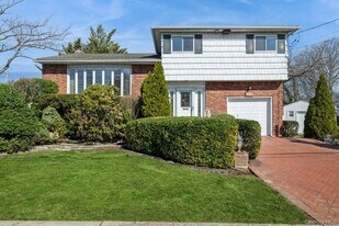 482 Harbor Dr in Cedarhurst, NY - Building Photo