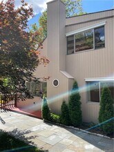 17 Ferry Ln in Westport, CT - Building Photo - Building Photo