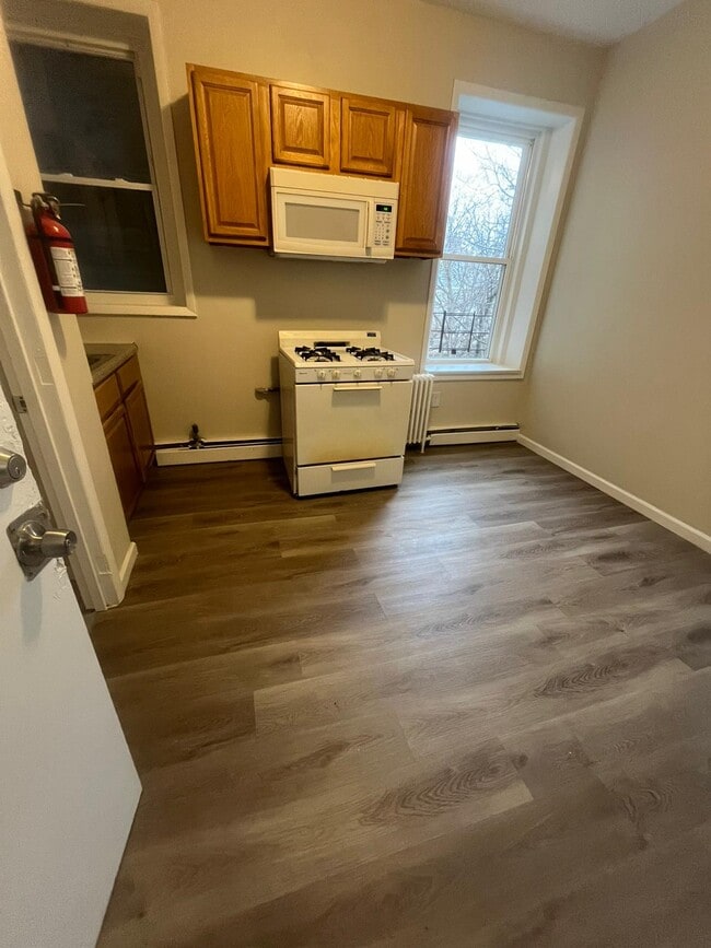 87 Mount Prospect Ave, Unit 2C