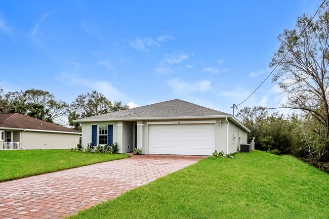 2815 52nd St W in Lehigh Acres, FL - Building Photo - Building Photo
