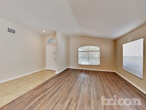 1926 Sean Wood Cir in Brandon, FL - Building Photo - Building Photo