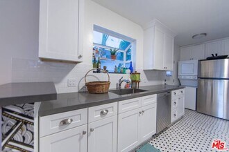 2422 Abbot Kinney Blvd in Los Angeles, CA - Building Photo - Building Photo