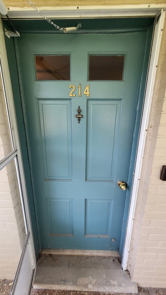 214 Ridgeway Dr